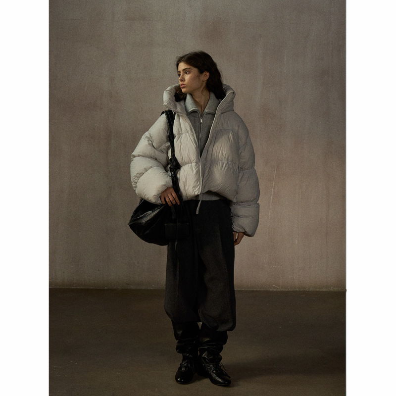 【识几】Winter White Duck down Jacket for Women, Short Style with Hood, Lightweight and Warm, Stylish Commuter Coat M9527