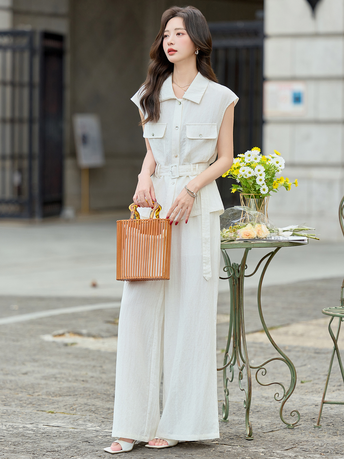 Bộ jumpsuit nữ tay ngắn cổ bẻ ống rộng mùa hè 2026 — màu trắng ngà, màu vàng
