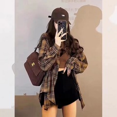 アメリカのレトロな格子シャツの女性の春と秋のデザイン感が小さいです。