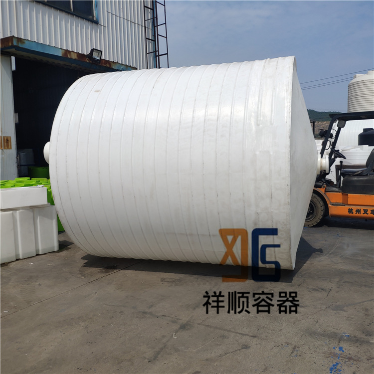 15吨锥底水箱2