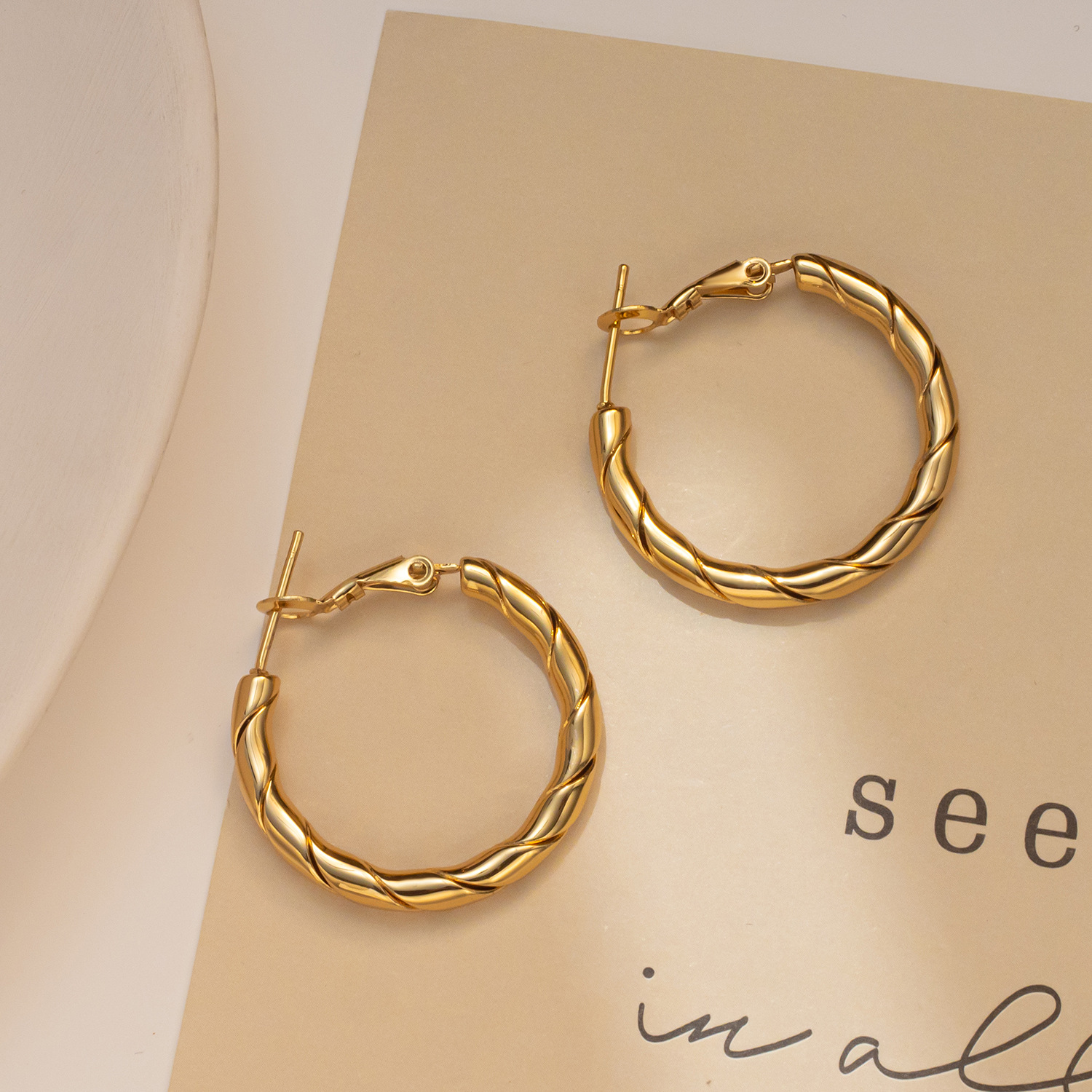 Round Pattern Women's Gender Round Titanium Steel Retro Simple Style Earrings