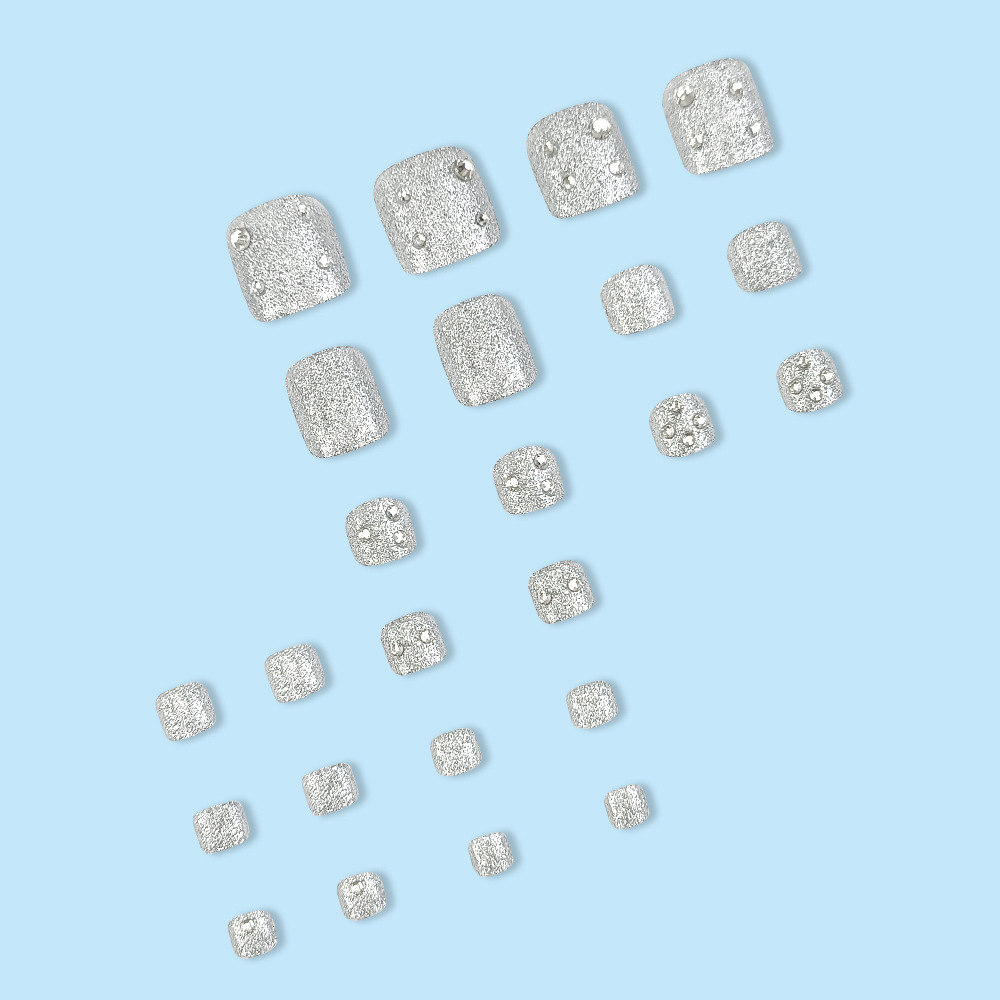 Parche de uñas de pie de moda con adornos de diamantes brillantes 24 piezas de uñas portátiles de brillo plateado