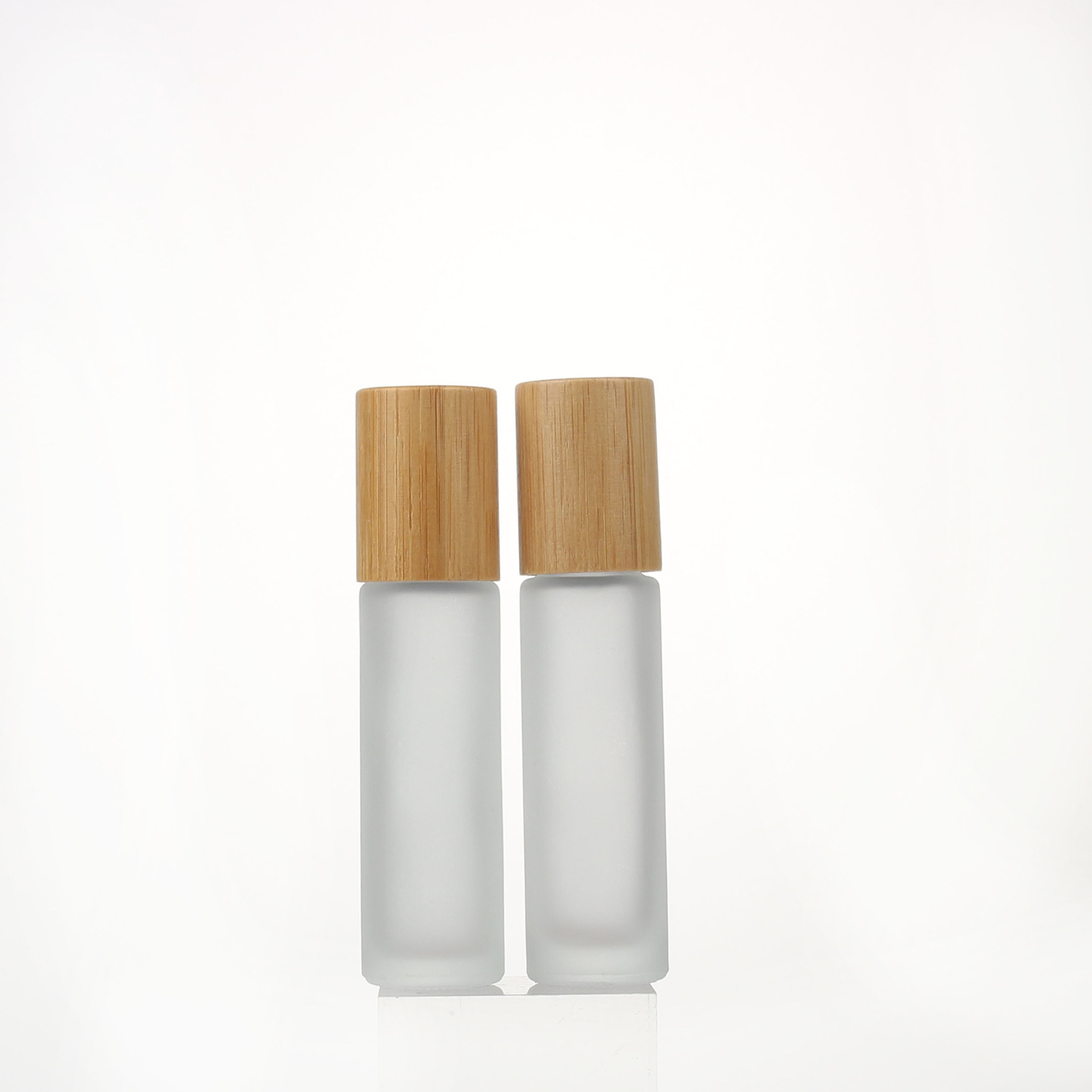 10ml; 젖빛 병 + 강철 공; 유리 + 대나무 뚜껑