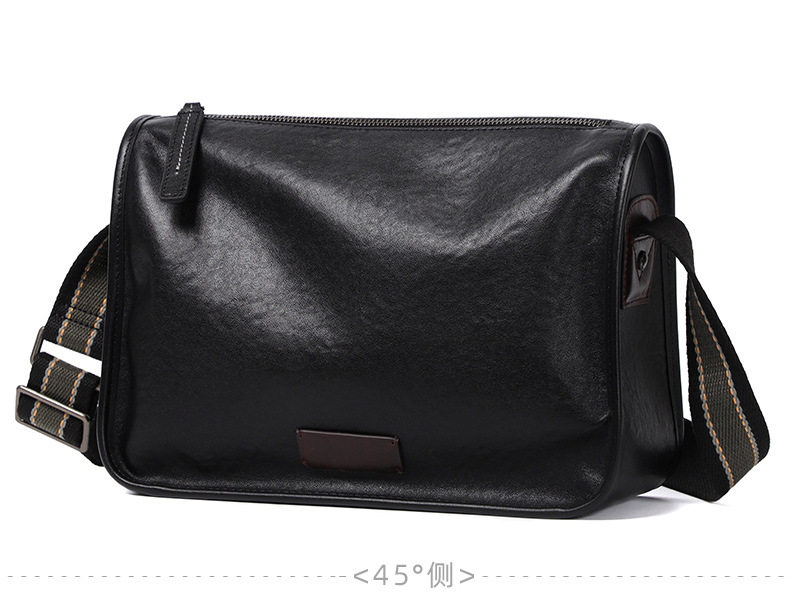Túi đeo chéo nam da bò kiểu retro 29×11×17 cm — Màu đen da thực vật, Da cầm tay màu đen chi tiết 15