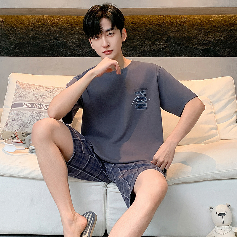 남성용 잠옷 여름 순면 반팔 반바지 얇은 루즈하고 심플한 남성용 여름 홈웨어 세트는 밖에서 입을 수 있습니다