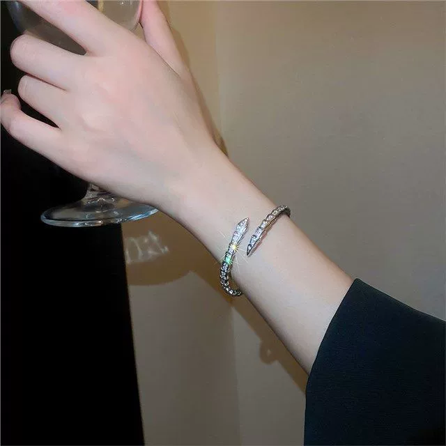 Zirconium Women's Bracelet, Elegant Light-Luxury Design, Crystal-Set Bangle, 10×7×1 cm