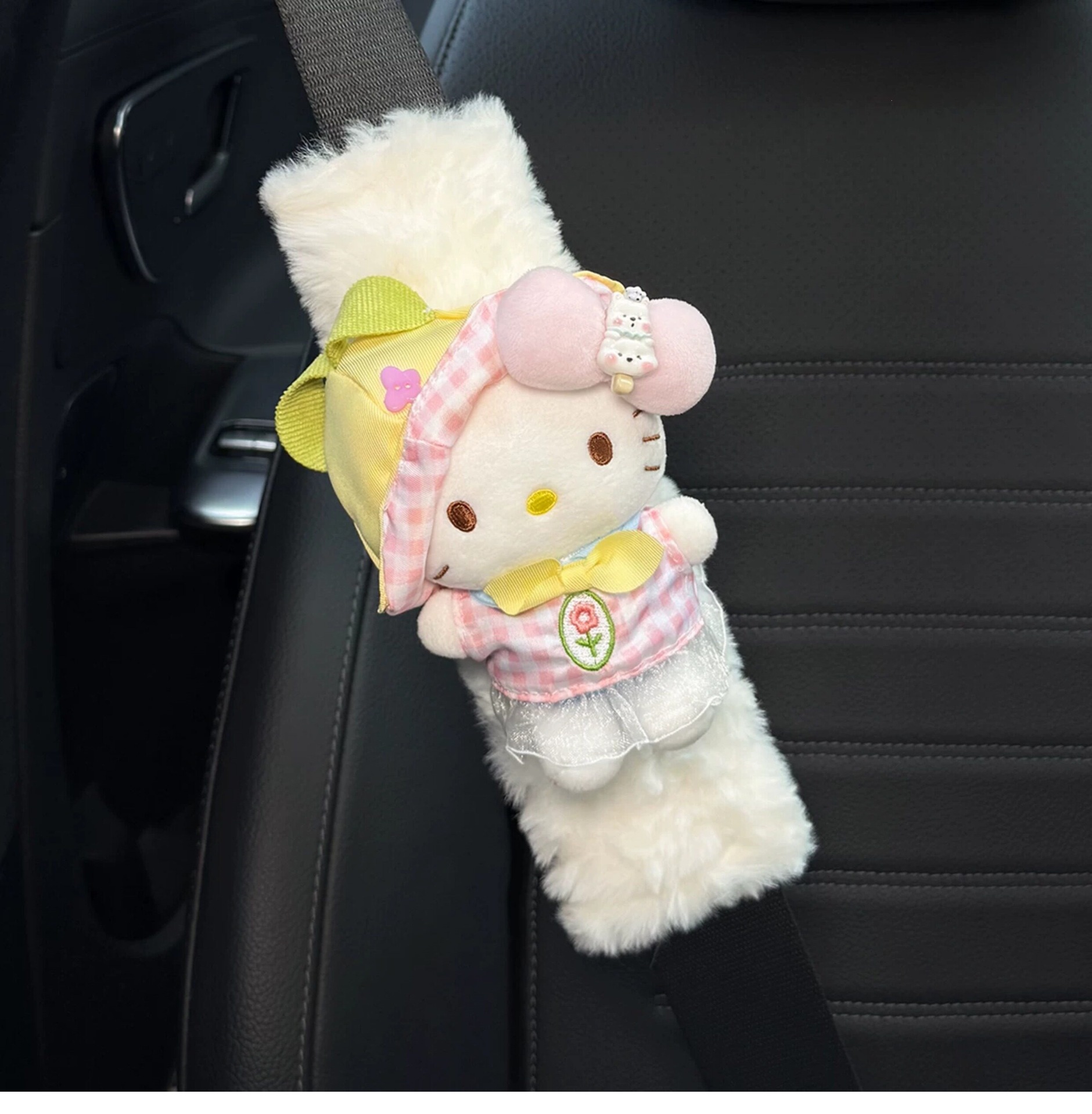 Cute KITTY car seatbelt shoulder pad, car interior seatbelt decoration, anti-wear clothing for couples, a pair for women