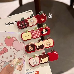 かわいいアニメのリンゴのヘアピン秋冬の少女の心のカモの口は髪を砕きます。