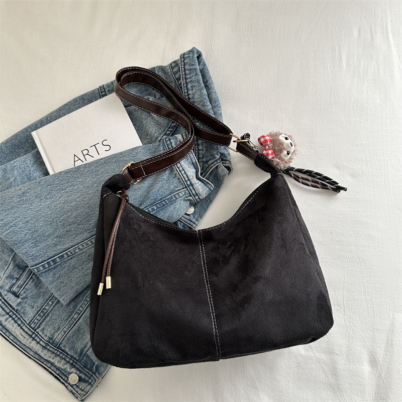 Simple bolso de tote encantador invierno 2024 nuevo estilo versátil bolso de hombro de este año bolso casual para mujeres