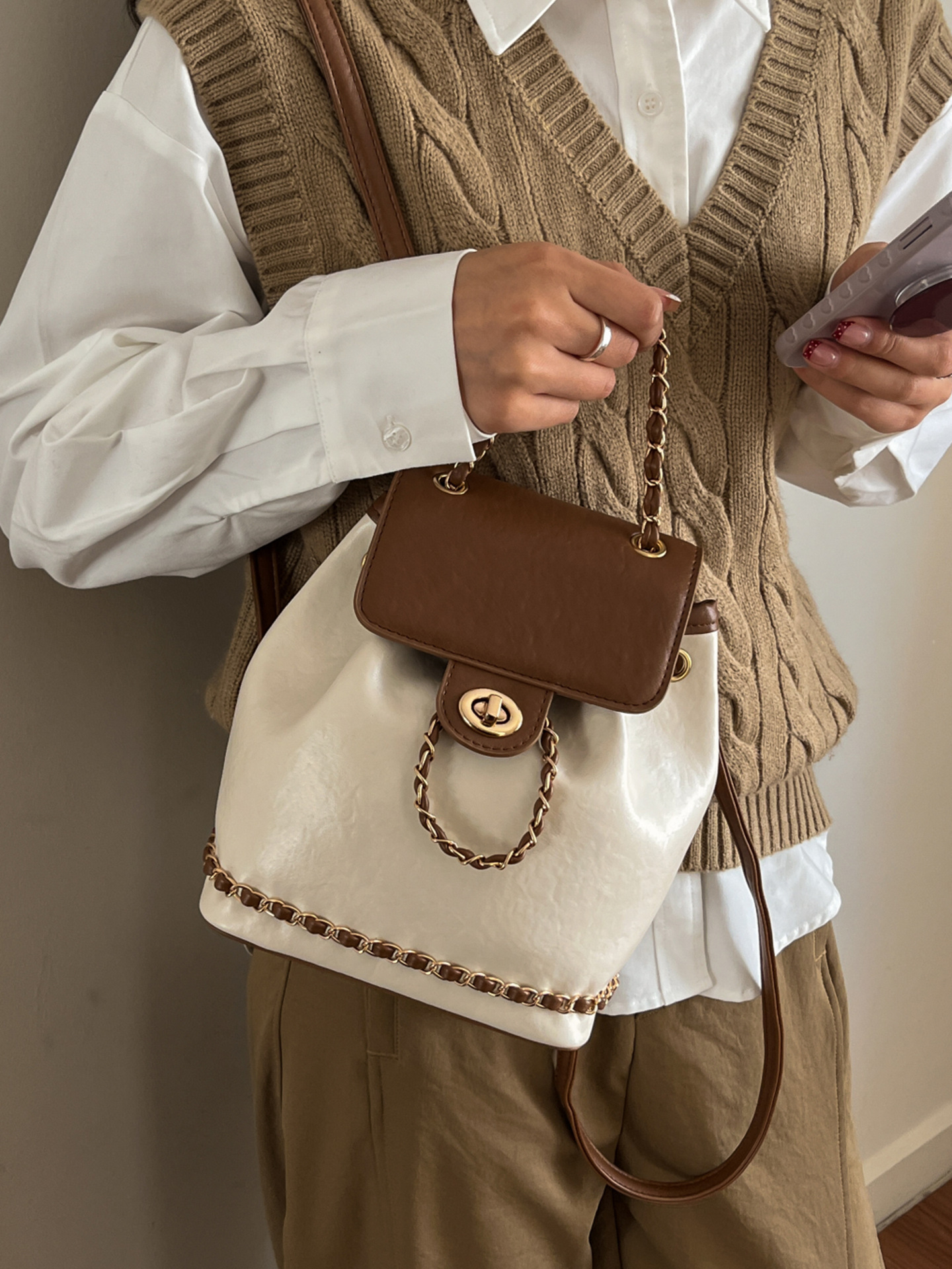 Mochila coreana de nicho para mujeres 2026 nueva sensación de alto nivel mochila de viento fragante retro cadena mochila