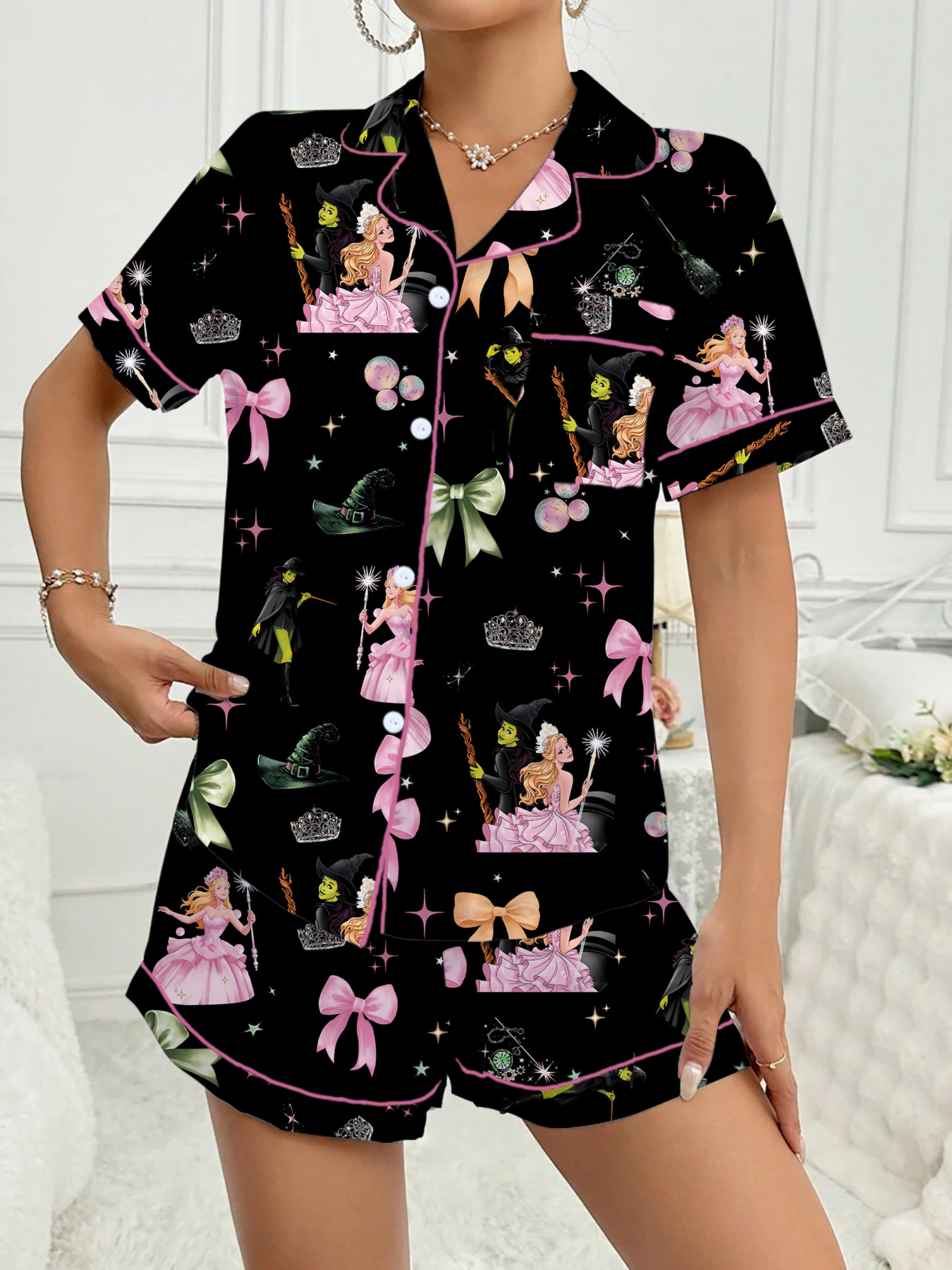 Ensemble pyjama femme imprimé princesse et sorcière – Vêtement d'intérieur doux en soie de lait à manches courtes et col (Noir, S-XL) | Vêtements de nuit et d'intérieur_voghion.com