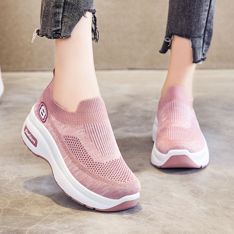 Zapatos al por mayor para mujer 2025 verano nuevo estilo crossover Flying Weaver zapatos de mujer suela gruesa realzados zapatos deportivos transpirables para mujer