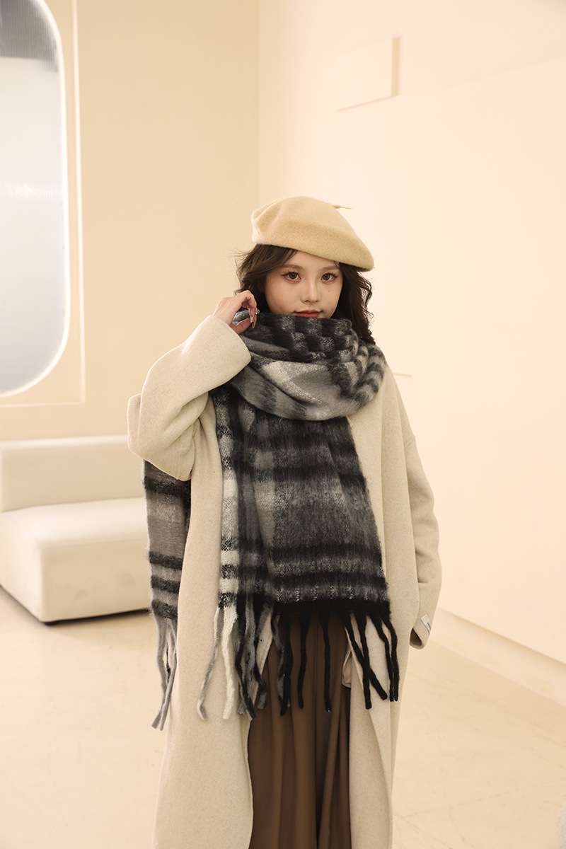 2024 autunno inverno nuova atmosfera sciarpa spessa in mohair, calore di alta qualità, cappotto versatile da uomo e da donna con strisce_voghion.com