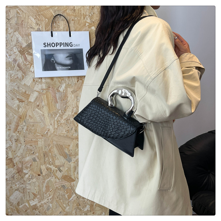 Crocodile patterned handbag for women 2024 new high-end niche design, personalized single shoulder crossbody square bag_voghion.com
