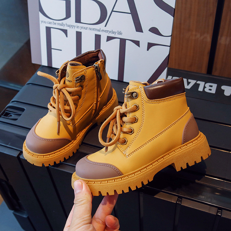 Barnens små gula stövlar 2023 höstnya pojkar engelska martinstövlar flickor korta stövlar enkla stövlar mellanstora_voghion.com