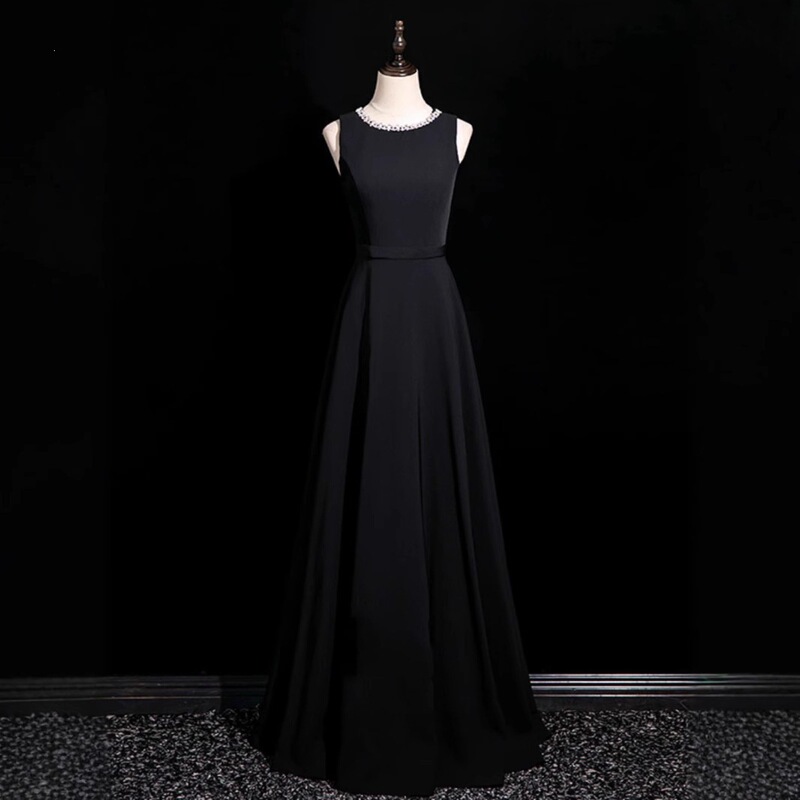 Black sleeveless long evening dress for women, featuring a diamond-studded round neckline, elegant design, suitable for banquets, hostesses, and annual events, with a slimming and figure-hugging fit