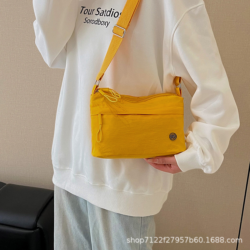 Fashionable Crossbody Bag for Women, Simple Shoulder Bag, Ultra-Light, High-End, Niche, Versatile, Exquisite, New Style, Small Commuter Bag