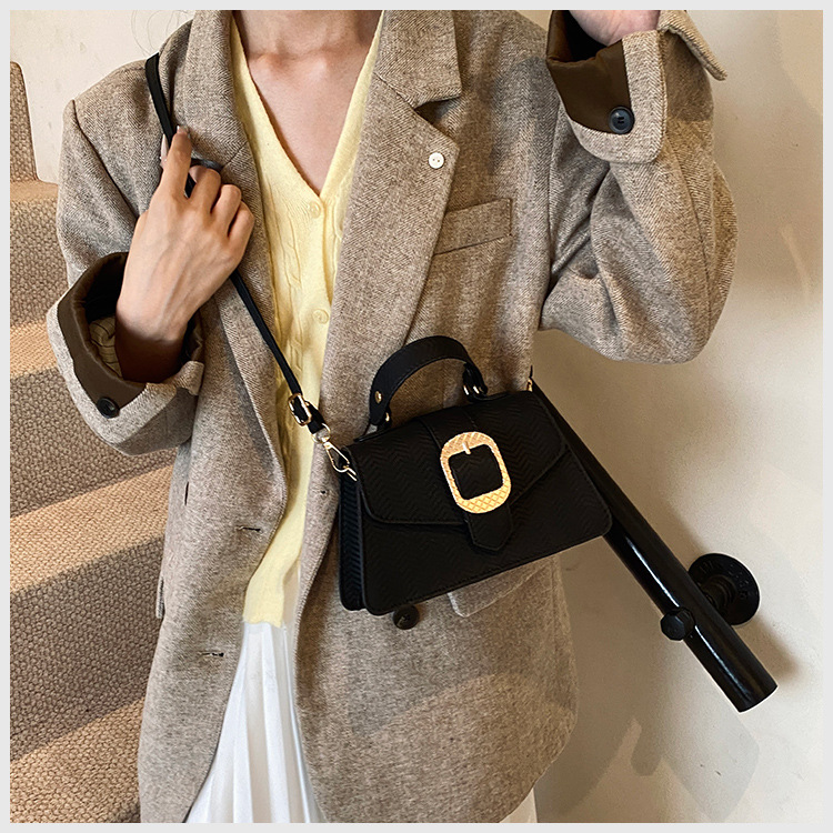 Cross-border wholesale niche design commuter crossbody bag for women 2024, fashionable and versatile women's single-shoulder armpit small square bag undefined