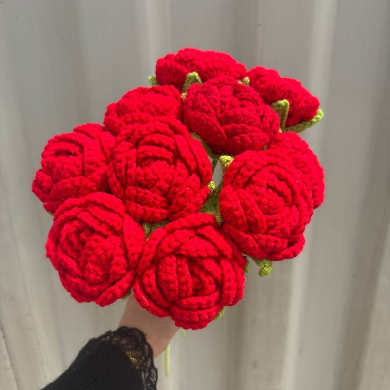 手作りのバラの花を編む手作りの花|undefined