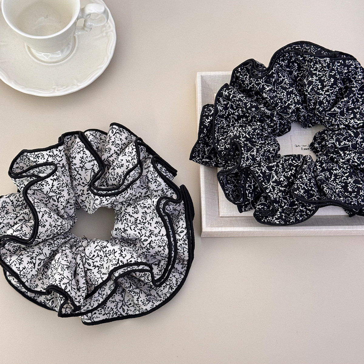Franse retro bloemen scrunchie voor dames groot haarelastiek_voghion.com