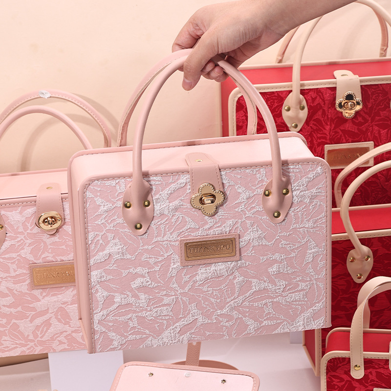 2025 nueva caja de regalo de cumpleaños de alta calidad caja de regalo de lujo ligera caja de regalo de compromiso caja de dulces de boda