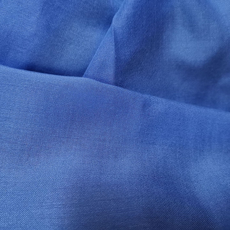 Fabricante de suministro de color plano inelasticado primavera viscose rayon camisa de verano tela tejida