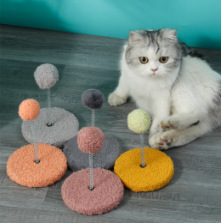 スプリングの剣の麻のボールのおもちゃのペットは翁の猫を逆さまにしません。|undefined