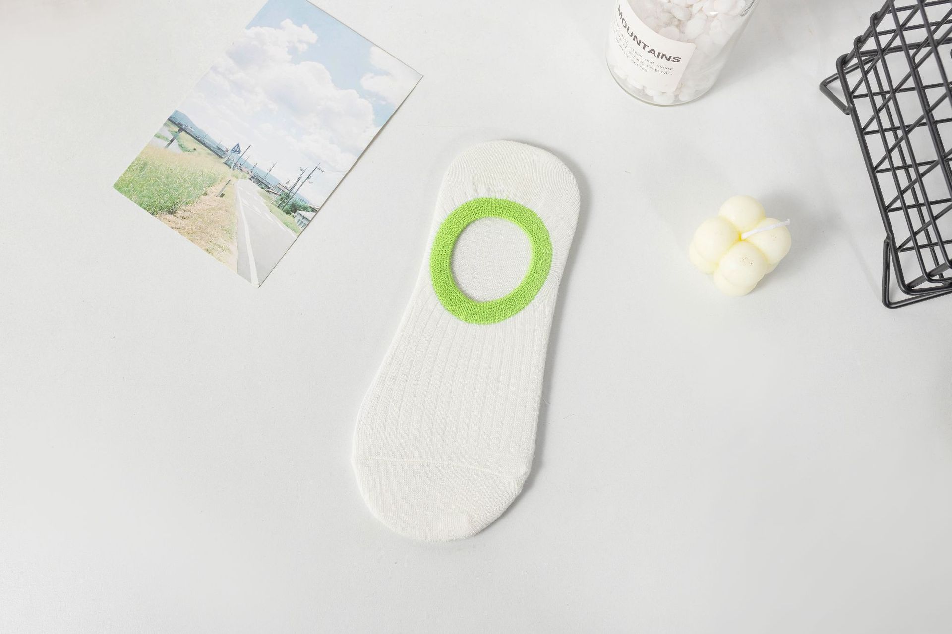 흰색 배경에 녹색 Luo Kou