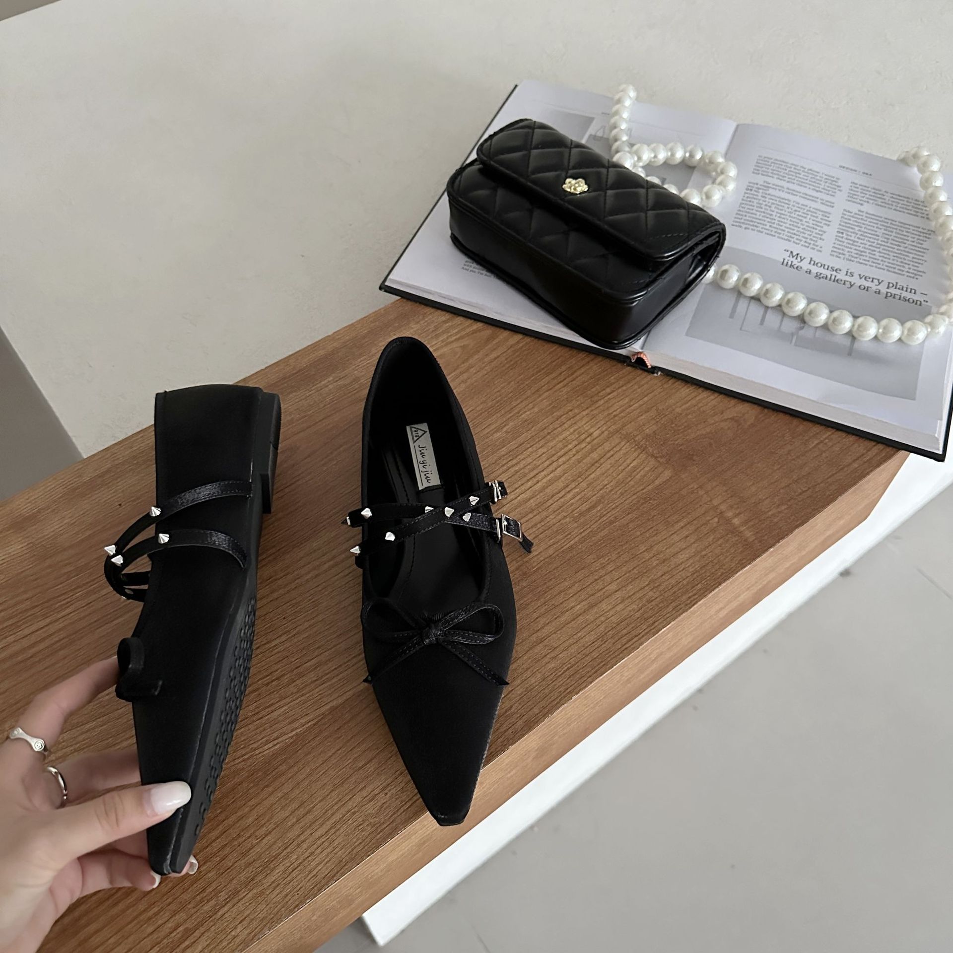 2024 Stagione primaverile e autunnale Nuovo arco, testa appuntita, bocca poco profonda, un gradino, superficie di seta rivettata, elegante piatto piccolo_voghion.com