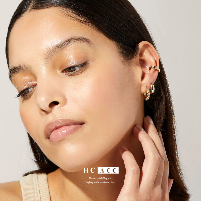 european-and-american-fashion-diamond-pattern-u-shaped-earrings-golden-retro-circle-commuter-earrings-niche-design-all-match-earrings