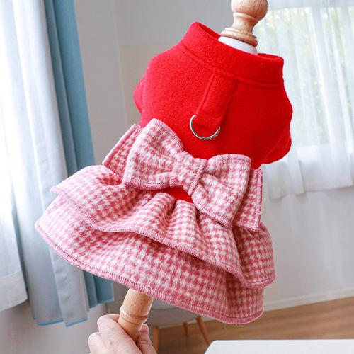 Pet clothing factory direct supply: Autumn/Winter new arrivals—warm little dog and cat outfits in vibrant red and coffee-colored herringbone tweed chest-wrap skirts