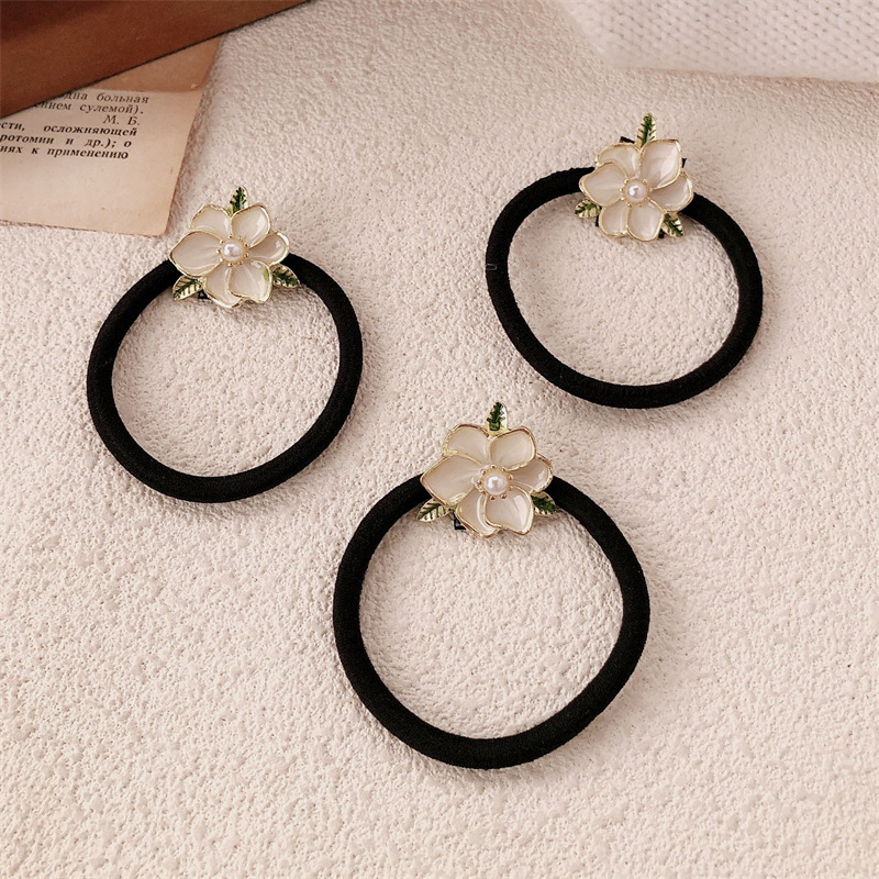 A principios de la primavera, el nuevo estilo coreano de flores metálicas cuerdas de cabeza simple de alta calidad anillo de cabello de cabello de correa de cabello accesorios para el cabello