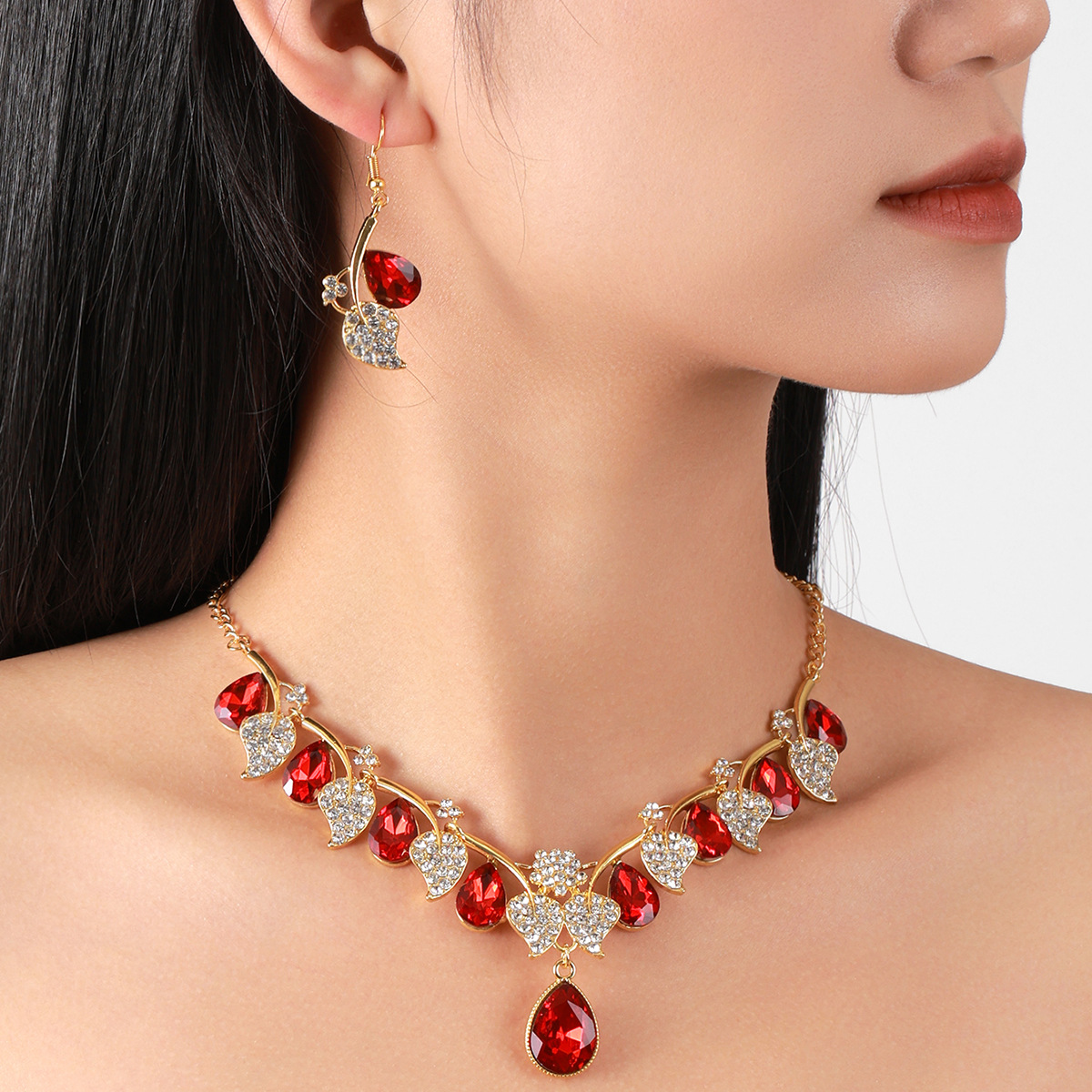 Nueva joyería traje europeo y americano moda gota de agua collar de hoja de diamante completo Cadena de clavícula pendientes de novia conjunto de dos piezas accesorios