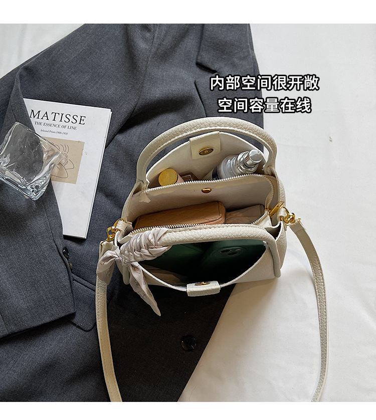 This year, the popular hand-held bucket bag for women in 2025 is a new, fashionable and simple single-shoulder small handbag that is versatile for commuting undefined