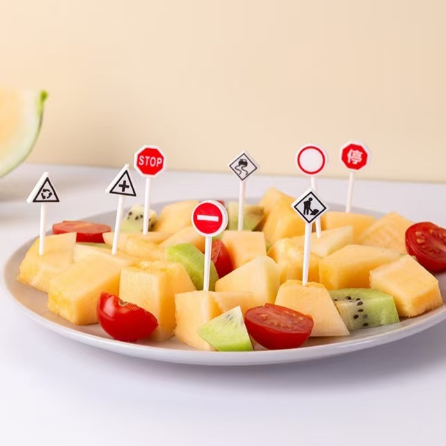 Cartoon japonés encantador tenedor de fruta transfronterizo venta caliente stick de fruta creativa decoración mini tenedor de fruta al por mayor