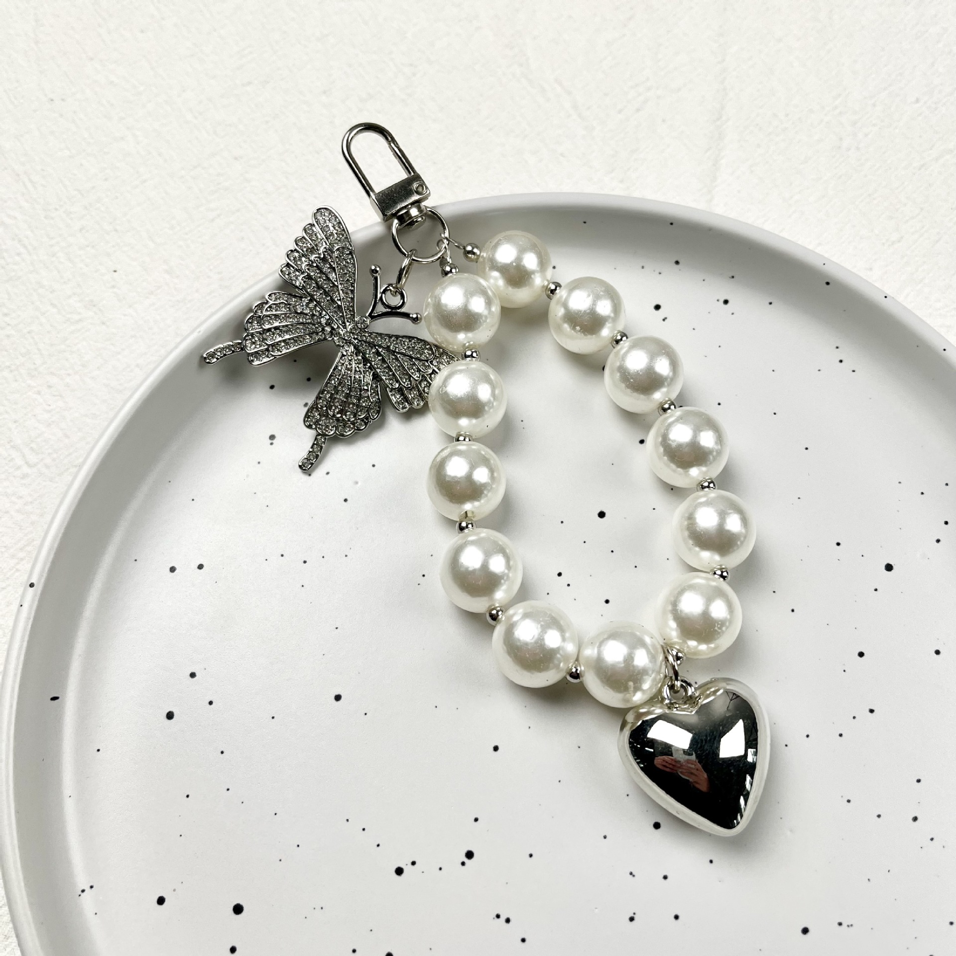 Nuevo amor creativo pulsera llavero colgante colgante accesorios de perlas joyas rojas en línea al por mayor