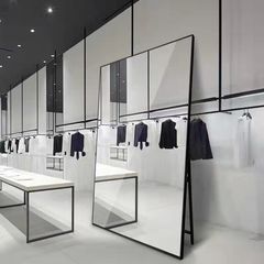 ネットの赤い生放送の超巨大な服の鏡の服装のウェディングベールの店は高く伸ばして専用の着地の試着の鏡の全身の地面につく鏡を現します。
