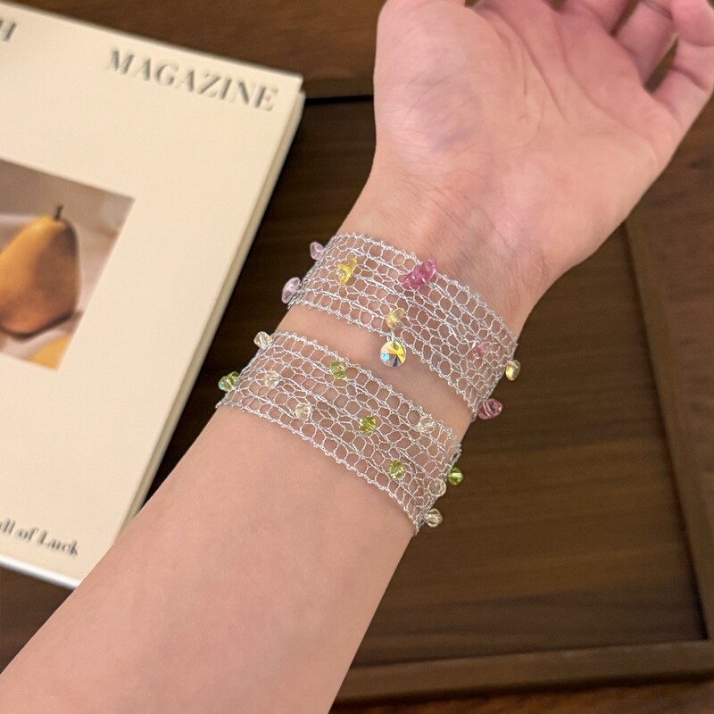 Elegant and Luxurious Pearl Lace Bracelet with Sparkling Rhinestones, Layered Wristband with Unique Design, Accessory for Women