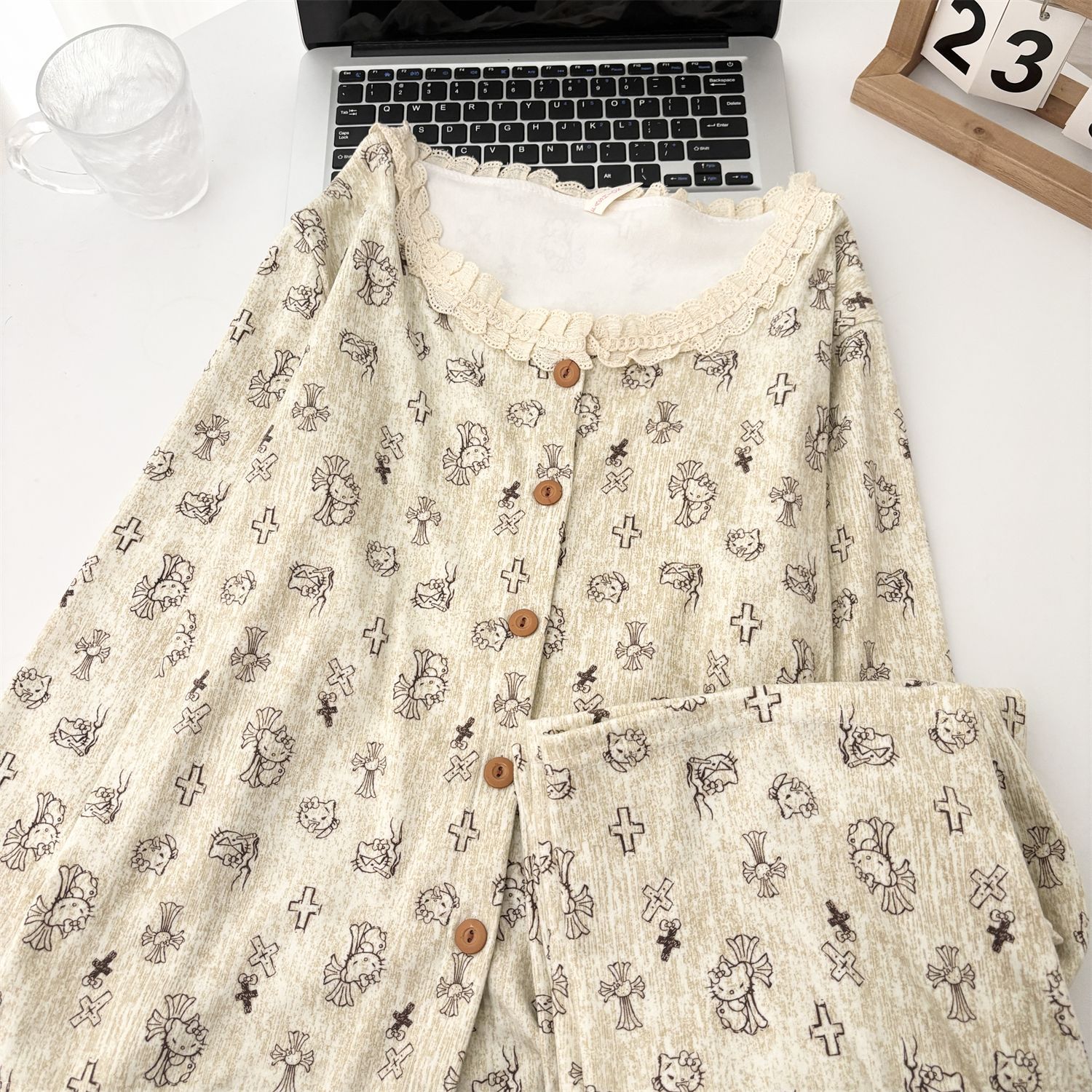 Al por mayor transfronterizo de cotton crockey pijamas de otoño y invierno mujeres cardigans lindos se pueden usar con un conjunto de ropa de casa de viento dulce