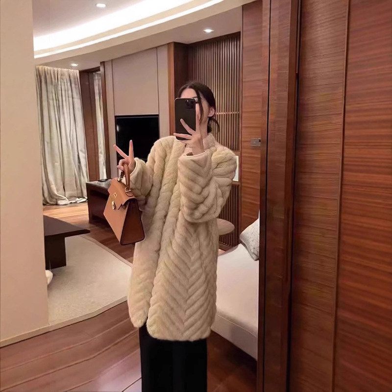 Mid-Length Herringbone Pattern Eco-Friendly Fur Women's 2025 Winter High-End Imitation Mink Fur All-In-One Outwear