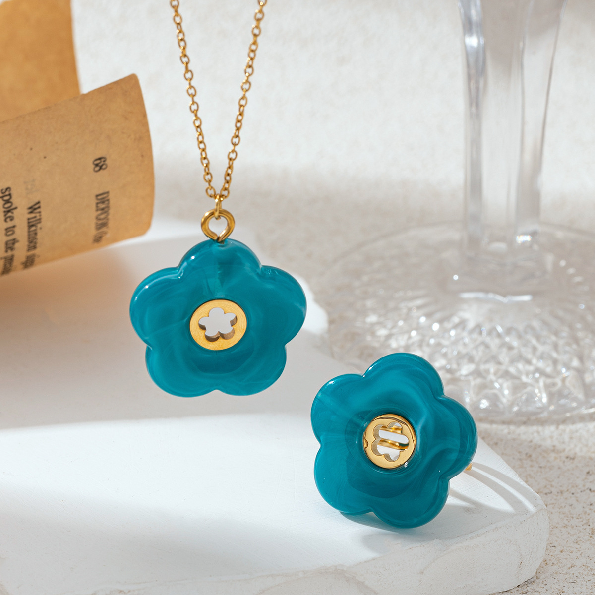 TENA Europa y América collar de acero inoxidable mujer no se desvanece amplio conjunto de joyas de pendientes acrílicos azules venta caliente