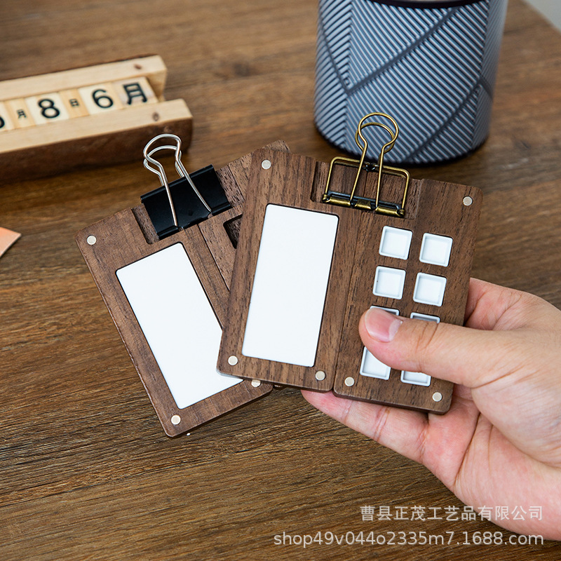 Walnut grande de 8 compartidos con clip negro