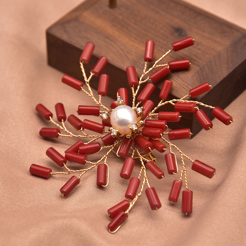 Broche de perlas naturales con borlas de bambú marino y flores, moda de alta gama, redondo y exquisito, broche de perlas estilo Chanel de alta calidad para mujer.