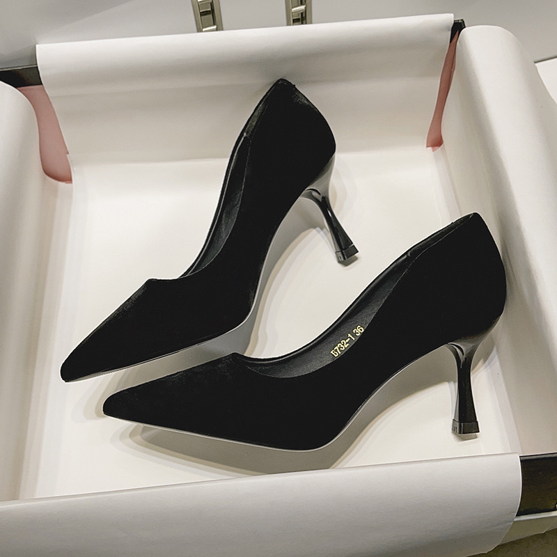 Versatile professional French black pointed-toe high-heeled shoes, new high-end single shoes, temperamental suede short heels, winter high-heeled shoes