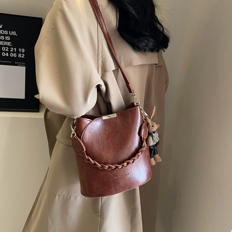 Cross-border retro nicho bolso de cubo para mujeres 2025 nuevo tipo de mochila casual de moda textura versátil bolso de hombro portátil