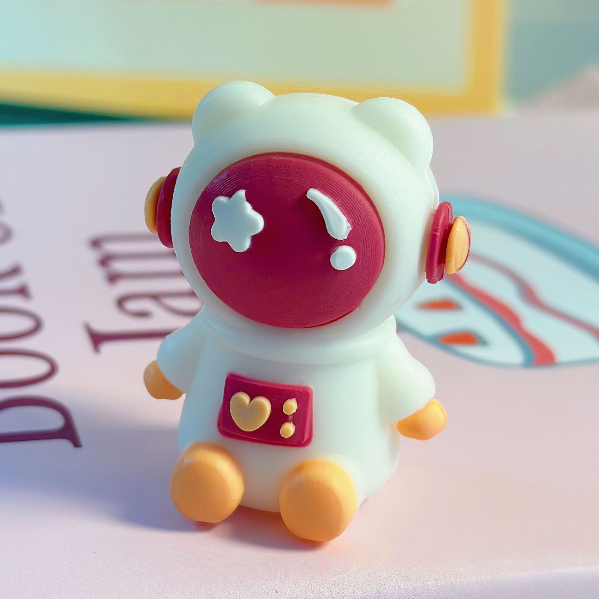 cartoon cute spaceman pencil sharpener manual mini pencil penknife children primary school student pencil shapper wholesale