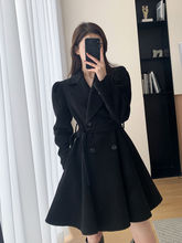 高端气质显收腰黑色大衣女2025秋冬新款气质赫本风短款毛呢外套