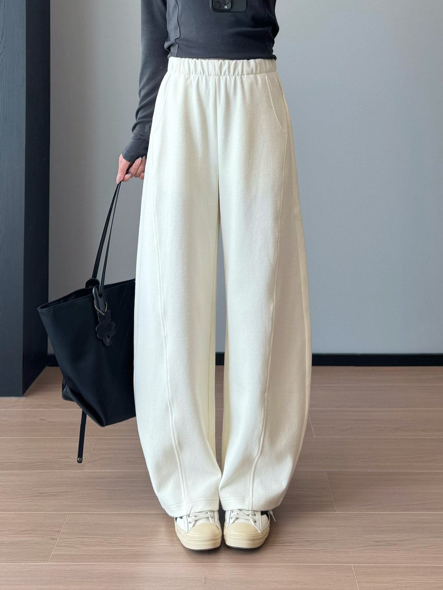 The Secret Weapon of Slim Legs ~ Slim 1.5kg! Curved Design Slimming Look Wide-Leg Banana Sweatpants for Autumn Women G090804