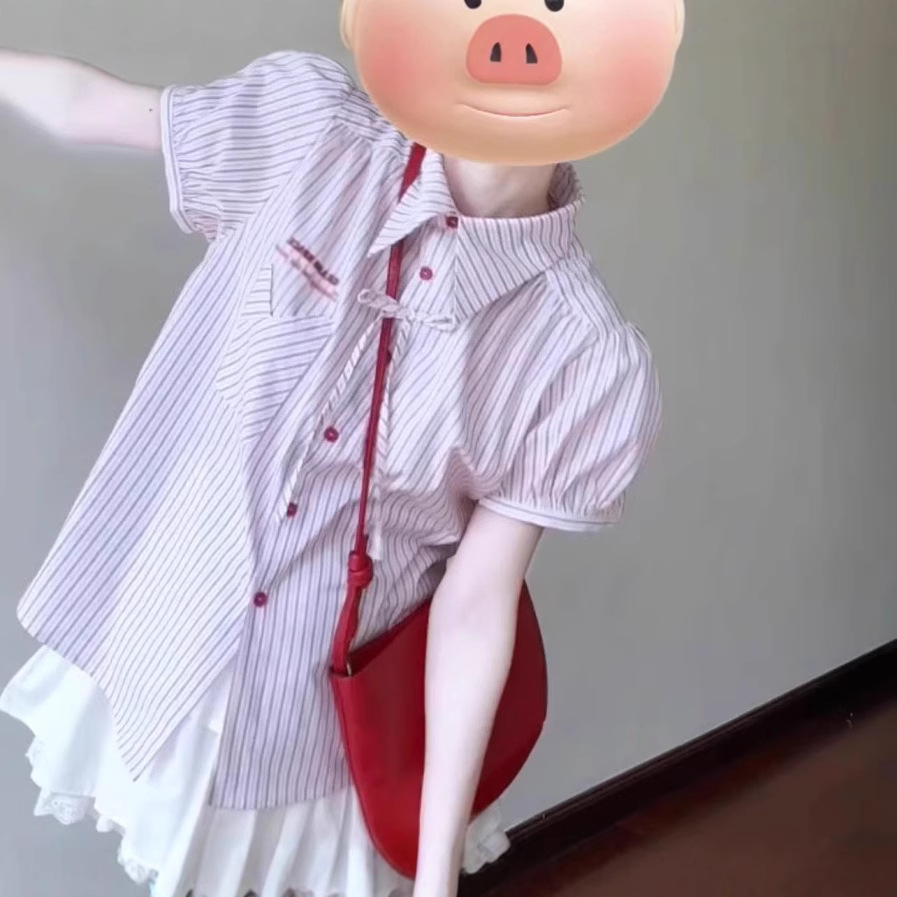 2025 夏甘いスタイル年齢軽減赤ストライプリボン半袖シャツデザインパフスリーブシャツ女性のための