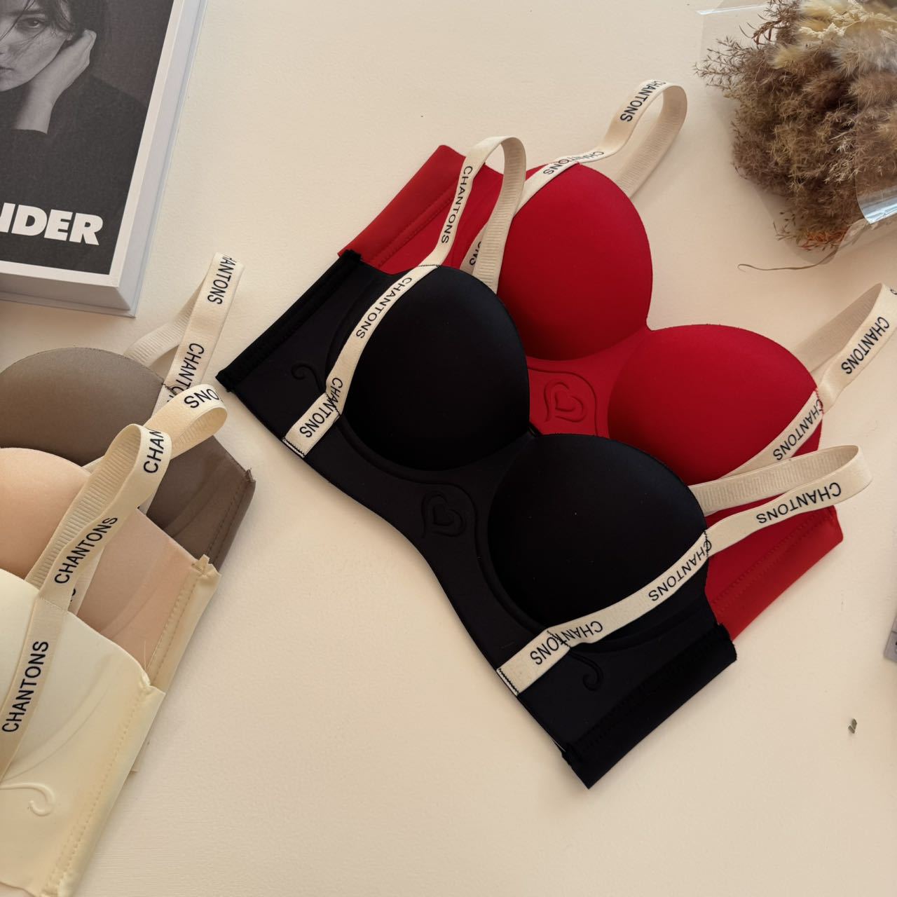 Ventas directas de fábrica comercio electrónico transfronterizo Sudeste de Asia Vietnam Tailandia damas burbujas encaje pecho pequeño recogido sujetador Tovin